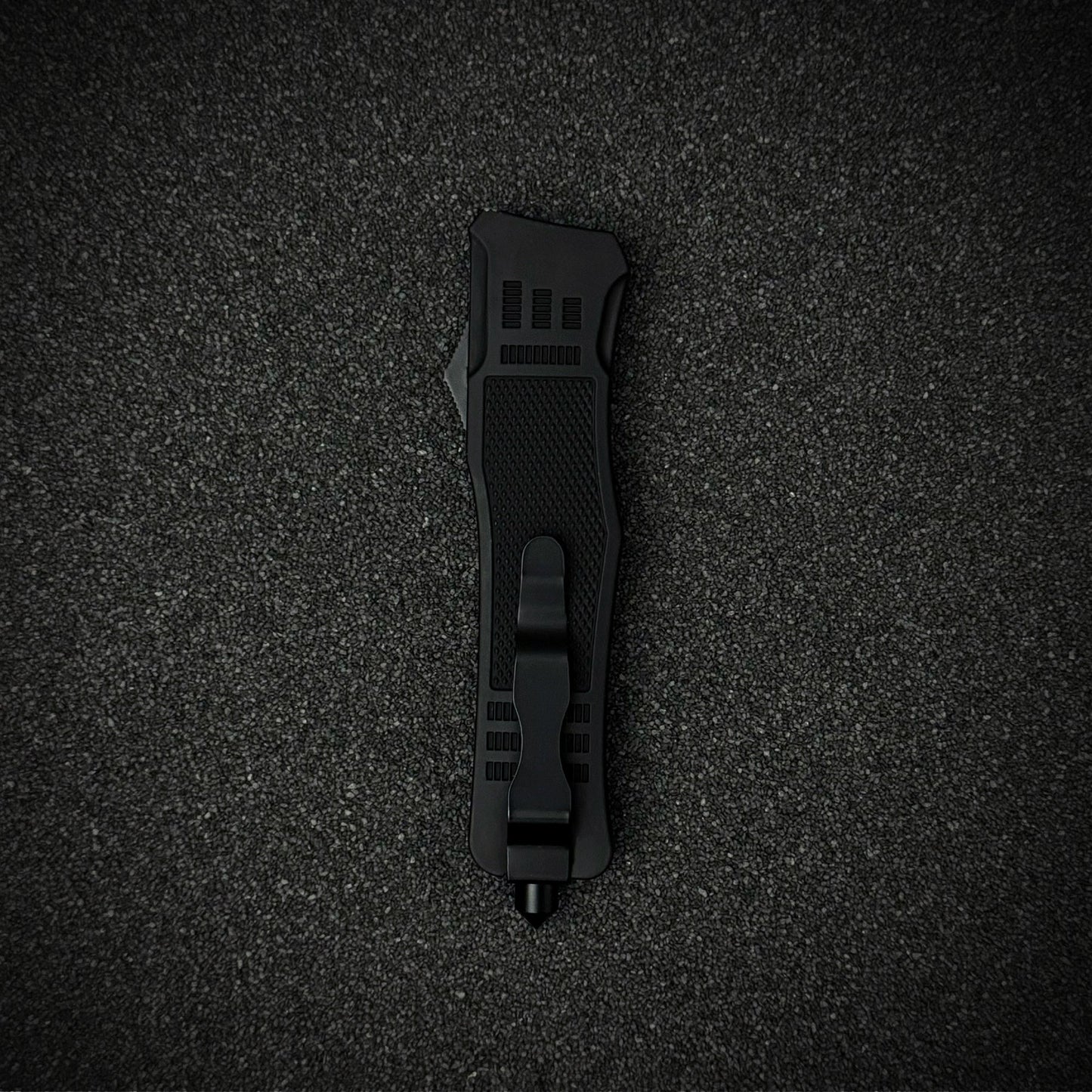 Blackout Strike knife
